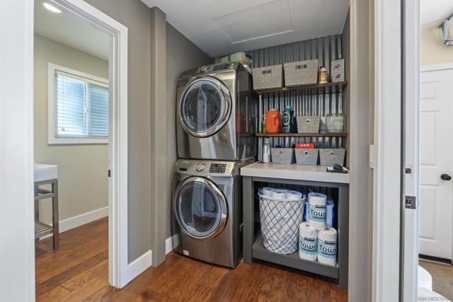 17924 Saint Andrews Dr, Poway CA: https://media.crmls.org/mediaz/85e58f3f-07a4-47df-9d2d-40a1372496a6.jpg