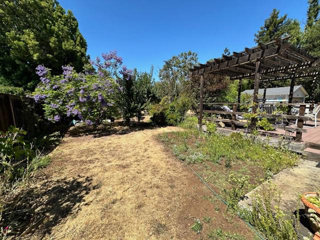 399 Hawthorne Avenue, Los Altos CA: https://media.crmls.org/mediaz/85e5c512-8e72-4670-b1a6-2ef448f0317b.jpg