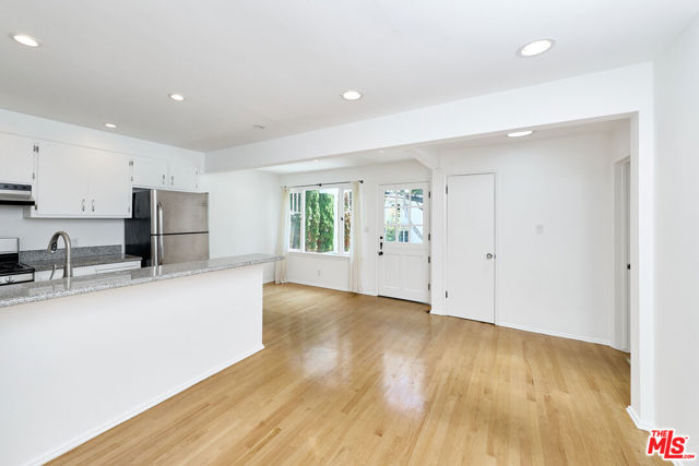 607 Ashland Avenue, Santa Monica CA: https://media.crmls.org/mediaz/85e62b48-76f0-425e-8c1f-b1d5efe30618.jpg