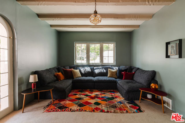5163 Franklin Avenue, Los Angeles CA: https://media.crmls.org/mediaz/85e6825f-e9b7-41e5-97cd-1d201cd12721.jpg