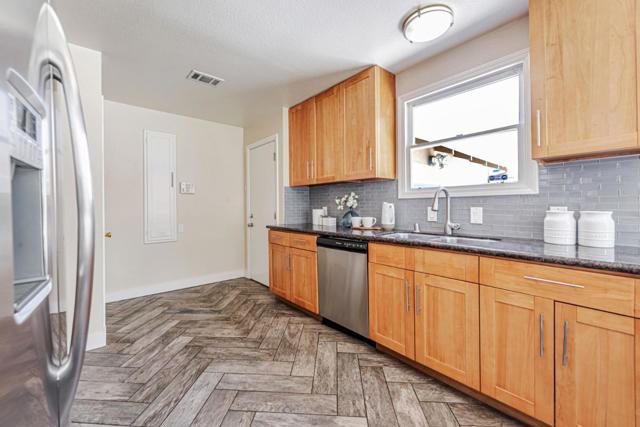 1359 Madera Avenue, Menlo Park CA: https://media.crmls.org/mediaz/85e69593-32dc-4eba-b30d-7ad1db85e5cd.jpg