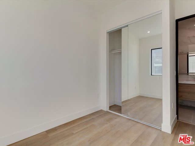 2817 S Redondo Boulevard, Los Angeles CA: https://media.crmls.org/mediaz/85e6a439-b702-43db-a8e6-5d038fa264d0.jpg