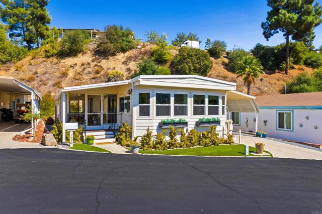 8975 Lawrence Welk Dr., Escondido CA: https://media.crmls.org/mediaz/85e6d9f0-385f-45b9-962b-307cf457ece0.jpg