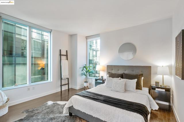 333 MAIN, San Francisco CA: https://media.crmls.org/mediaz/85e716bb-0ea2-44a3-a4a2-86f1e831bd02.jpg