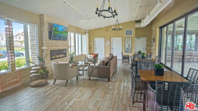 27336 Ellery Place, Santa Clarita CA: https://media.crmls.org/mediaz/85e7586a-09b6-4a0a-b1a9-1faf508bb447.jpg