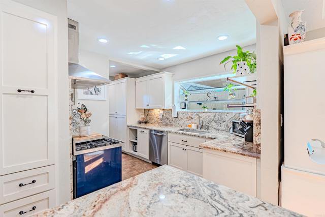 Detail Gallery Image 14 of 28 For 344 Pomona Ave, Coronado,  CA 92118 - 3 Beds | 2 Baths