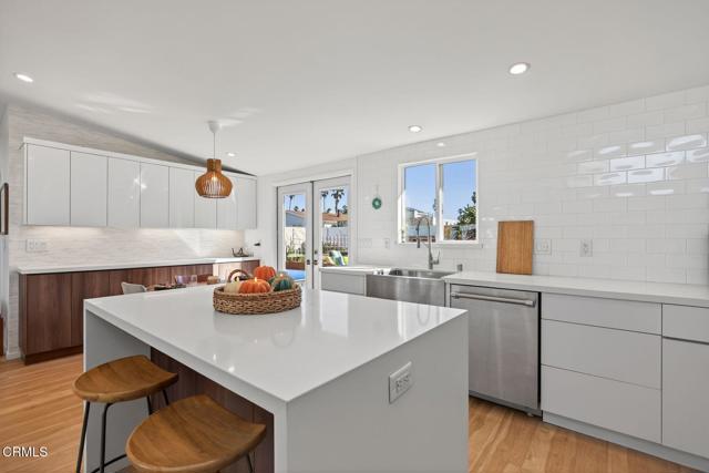 Detail Gallery Image 6 of 40 For 1040 Dover Ln, Ventura,  CA 93001 - 2 Beds | 2 Baths