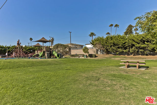 1630 E Palm Avenue, El Segundo CA: https://media.crmls.org/mediaz/85e91340-e24b-41f1-9457-fe96f78d0b9d.jpg