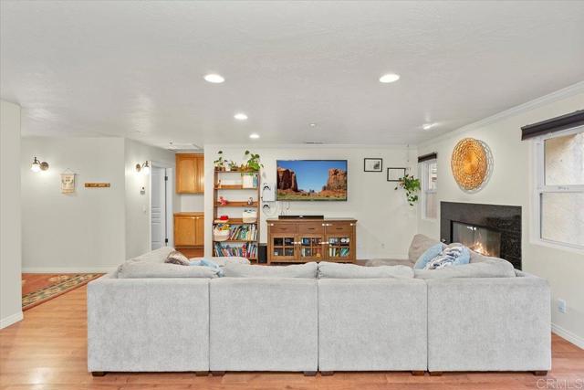 Image 6 of 35 For 933 Silverbrook Drive