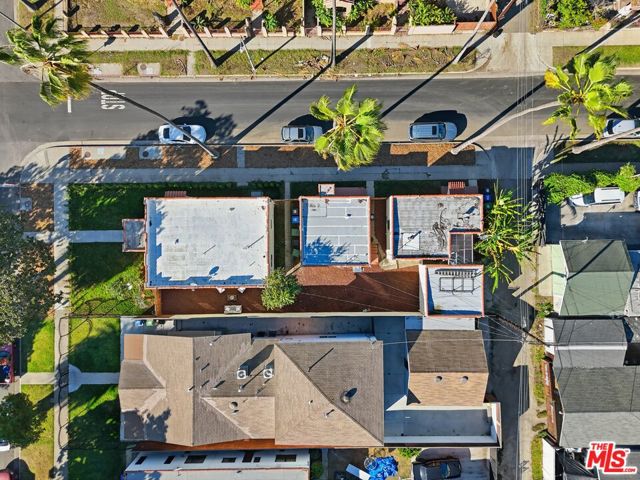 5200 S St Andrews Place, Los Angeles CA: https://media.crmls.org/mediaz/85eb0879-2423-447b-bc69-b7a81c659a9a.jpg