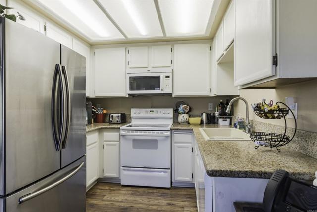 Detail Gallery Image 8 of 19 For 12650 Lakeshore Dr #160,  Lakeside,  CA 92040 - 2 Beds | 2 Baths