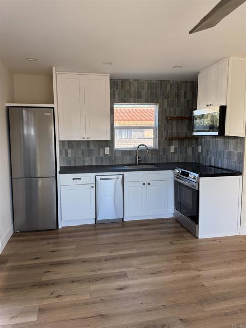 Detail Gallery Image 2 of 15 For 4571 Coronado Ave, San Diego,  CA 92107 - 1 Beds | 1 Baths