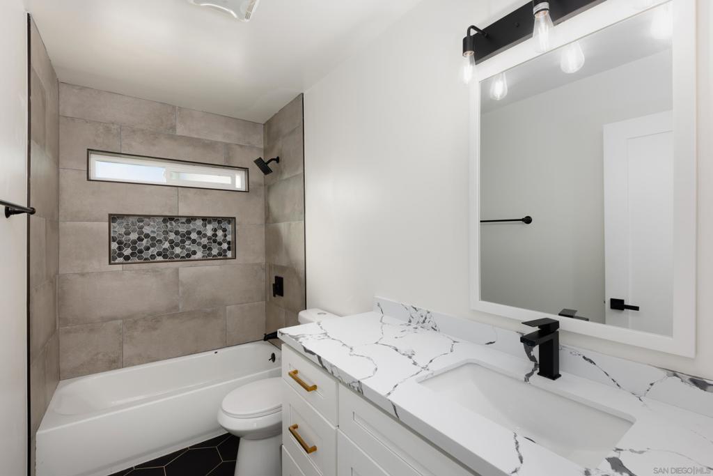 MLS #250040216SD image #23