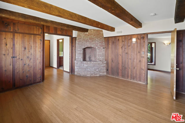 3217 Colony View Circle, Malibu CA: https://media.crmls.org/mediaz/85ebcea2-44db-4da8-ba8a-89b43d8f5535.jpg