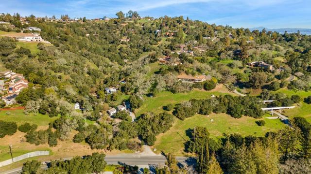 5 El Vanada Road, Redwood City CA: https://media.crmls.org/mediaz/85ec0feb-35d5-48c5-bdaa-c3c0e93d382f.jpg