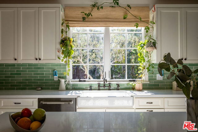 735 N Stanley Avenue, Los Angeles CA: https://media.crmls.org/mediaz/85ede05c-e727-4308-b0d7-535654efde34.jpg