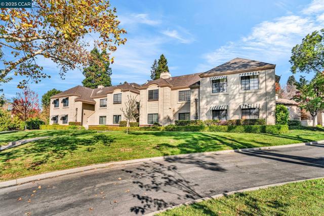 440 Canyon Woods Pl, San Ramon CA: https://media.crmls.org/mediaz/85ee2005-701b-432a-8838-95196fdbca6f.jpg