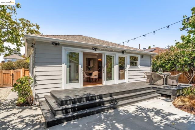 1708 Derby St, Berkeley CA: https://media.crmls.org/mediaz/85eef5b9-e728-47ea-b2c8-4911e5457f36.jpg