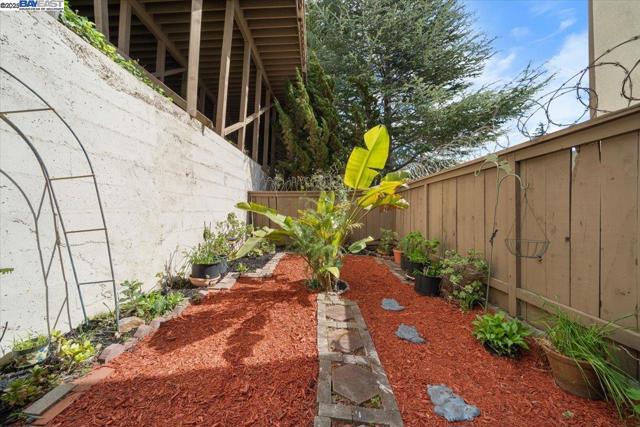 2500 Miramar Ave, Castro Valley CA: https://media.crmls.org/mediaz/85eef669-cba6-4f5f-936f-5eed6d12fb81.jpg