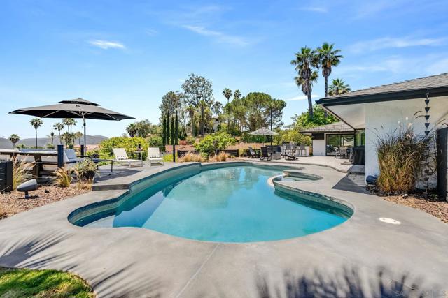 1271 Via Sendero, Escondido CA: https://media.crmls.org/mediaz/85ef0467-ae10-45ce-bfad-d13e17e5156f.jpg