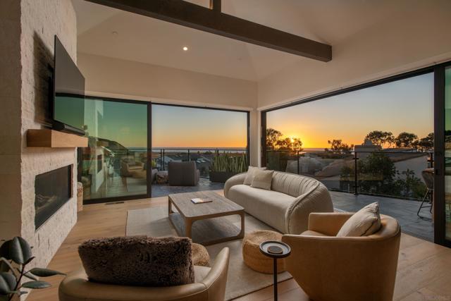 12994 Via Esperia, Del Mar CA: https://media.crmls.org/mediaz/85ef2039-6df7-42ee-8319-d26522a558c1.jpg