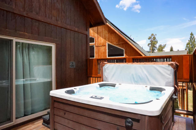 289 Stony Creek Road, Big Bear CA: https://media.crmls.org/mediaz/85f02e75-6e9e-4d9b-be88-01b26b43d532.jpg