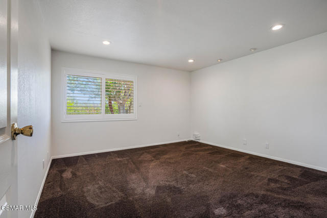 86 Teasdale Street, Thousand Oaks CA: https://media.crmls.org/mediaz/85f06a32-e1e6-4d84-83f0-59e6020f367c.jpg