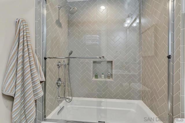 1050 Isabella Ave, Coronado CA: https://media.crmls.org/mediaz/85f08017-413f-4346-8dac-db0e8c90bb21.jpg