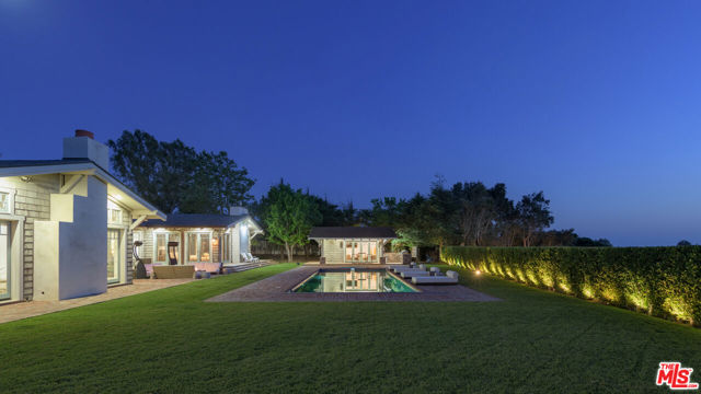 6815 Dume Drive, Malibu CA: https://media.crmls.org/mediaz/85f17ca5-4c7f-4e73-8b26-710e76d75e5c.jpg
