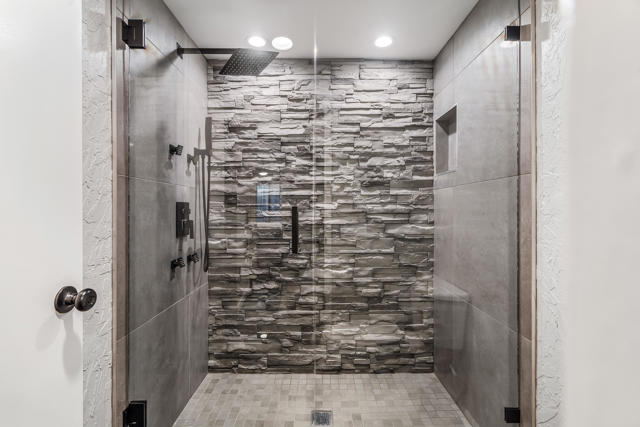 1050 E Ramon Road, Palm Springs CA: https://media.crmls.org/mediaz/85f1e8ce-5280-418f-9776-cbfe871748b2.jpg