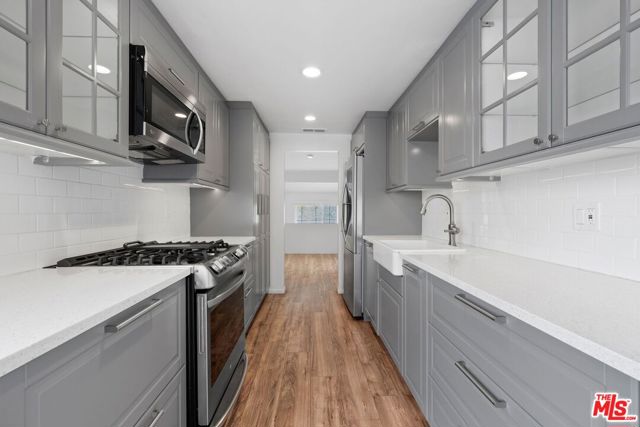 17114 Palisades Circle, Pacific Palisades CA: https://media.crmls.org/mediaz/85f26ae4-e877-4d9a-9346-c6e22c40c185.jpg