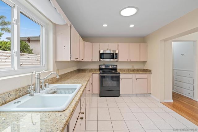 309 11 E Ave, Coronado CA: https://media.crmls.org/mediaz/85f274b1-def0-40dc-96b8-1abd68449d88.jpg