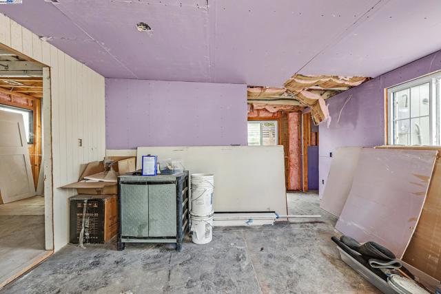 10339 Foothill Blvd, Oakland CA: https://media.crmls.org/mediaz/85f29c59-6623-42c4-a30e-0defedd2f8fd.jpg