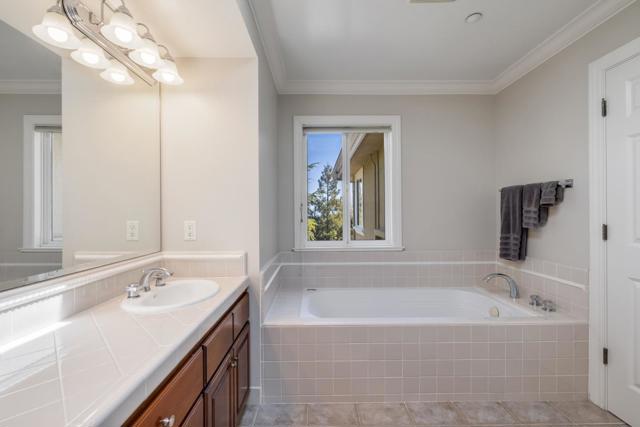 992 Lakeview Way, Redwood City CA: https://media.crmls.org/mediaz/85f32ca4-ccc2-4cb1-8d2f-33074e1a1024.jpg