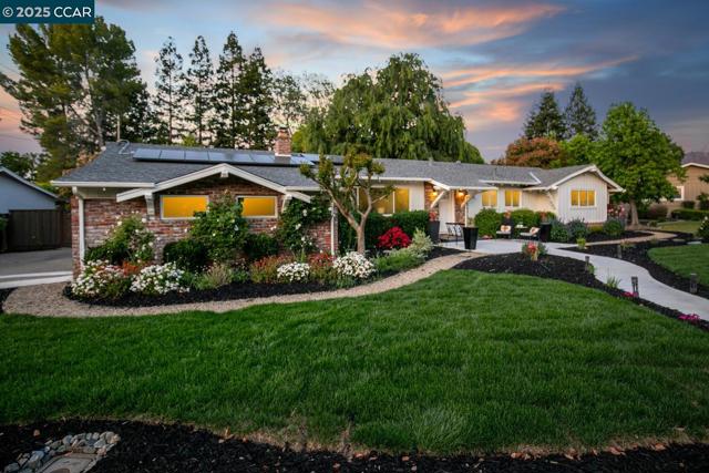 3115 Ebano Dr, Walnut Creek CA: https://media.crmls.org/mediaz/85f383e8-cfbd-4b7c-a3f3-a2a428d1038c.jpg