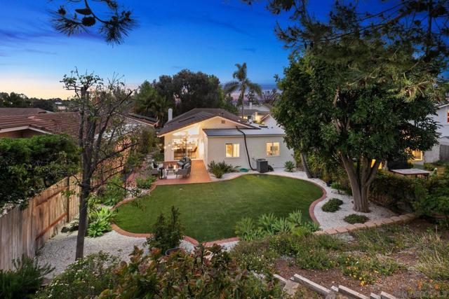 1736 Hill Top Lane, Encinitas CA: https://media.crmls.org/mediaz/85f384ed-0caa-4781-8846-7f80e66c627c.jpg