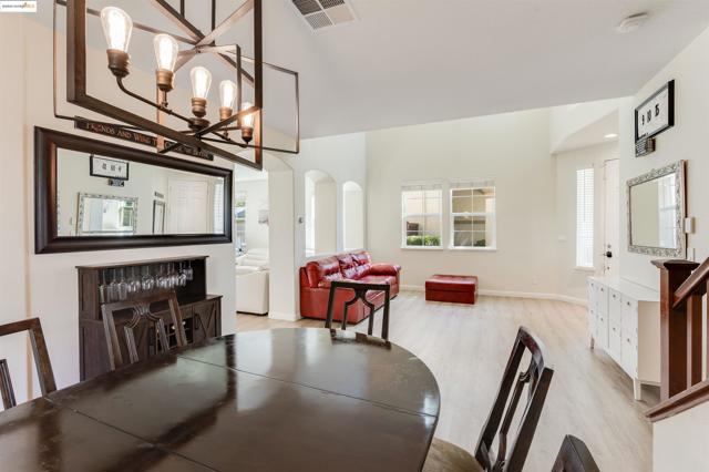 569 Primitivo Ct, Fairfield CA: https://media.crmls.org/mediaz/85f3a20c-29b1-41b6-9986-c2371655ea46.jpg