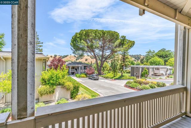 1200 Canyonwood Ct, Walnut Creek CA: https://media.crmls.org/mediaz/85f510a4-7f56-475f-97ad-b15e5bcbb616.jpg