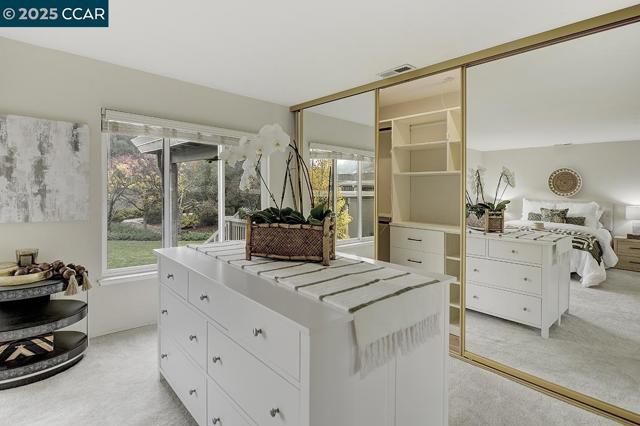 2900 Tice Creek Dr, Walnut Creek CA: https://media.crmls.org/mediaz/85f5207b-2cce-489c-a29b-b81d1dd38595.jpg