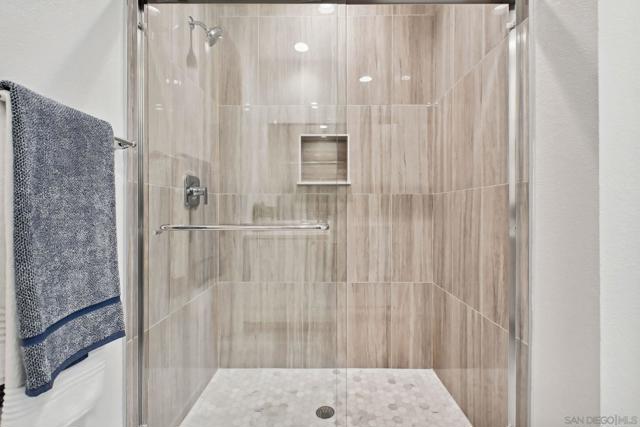 2581 Broom Ln, Carlsbad CA: https://media.crmls.org/mediaz/85f52402-4c76-4665-9de0-d11acd308ae1.jpg