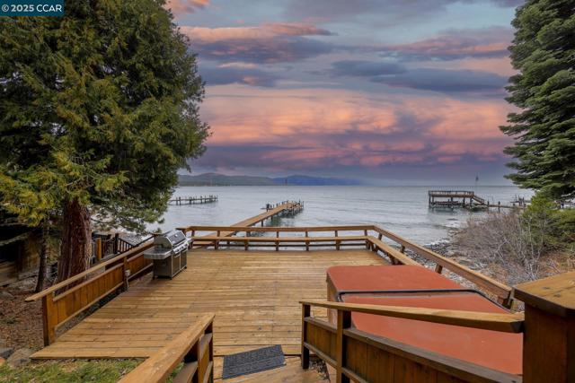5768 N Lake Blvd, Carnelian Bay CA: https://media.crmls.org/mediaz/85f543ec-18a5-4c1f-a36e-d1fe320bfff6.jpg