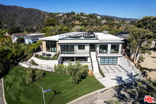 286 Quadro Vecchio Drive, Pacific Palisades CA: https://media.crmls.org/mediaz/85f60766-878d-42b6-804e-404ca3016a5c.jpg