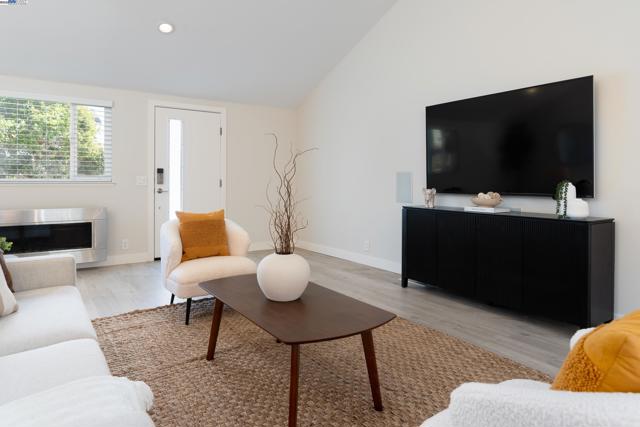 401 Emerson St, Fremont CA: https://media.crmls.org/mediaz/85f68ee5-224c-4863-8a27-beb88f272306.jpg