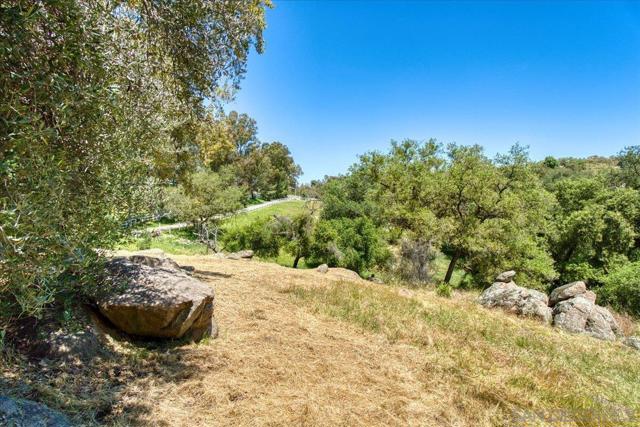 24903 Oakana Rd, Ramona CA: https://media.crmls.org/mediaz/85f6cd16-0214-40c4-a979-7e67aecd1646.jpg
