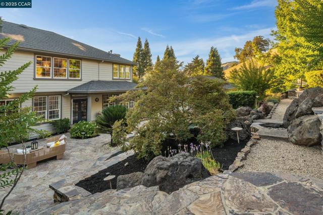 51 Brightwood Cir, Danville CA: https://media.crmls.org/mediaz/85f6f5fb-af41-4dcc-ba49-48bfc32a7496.jpg