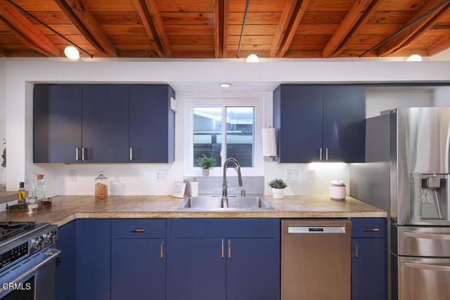 Detail Gallery Image 13 of 42 For 3363 Hollydale Dr, Los Angeles,  CA 90039 - 3 Beds | 3/1 Baths