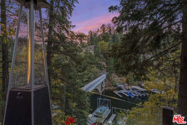 161 Rocky Point Road, Lake Arrowhead CA: https://media.crmls.org/mediaz/85f7976d-f16d-4036-92f9-afcdca2b1670.jpg
