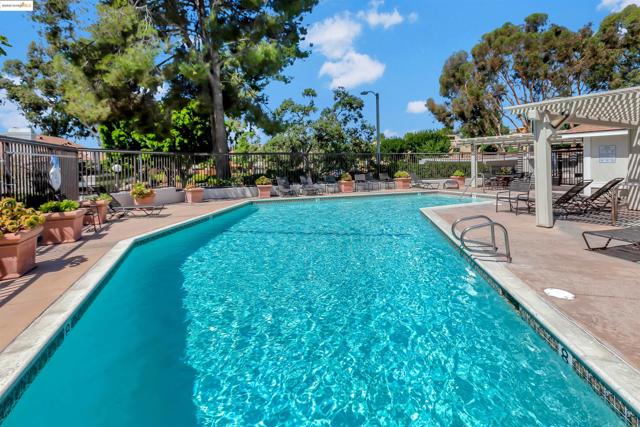 22192 Rim Pointe,  CA: https://media.crmls.org/mediaz/85f840f0-0cf3-40ed-954b-5b6673ac68ff.jpg