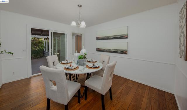 1785 Holly Ave, Menlo Park CA: https://media.crmls.org/mediaz/85f8f7ae-0a0e-4964-98ef-c90b5bbc77a7.jpg