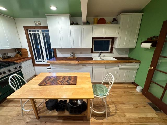 111 Sylvan Way, La Honda CA: https://media.crmls.org/mediaz/85f8fca0-6037-4ef7-b9f0-7c8d63fd2606.jpg